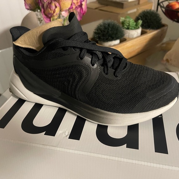 Lululemon shows - Picture 2 of 9